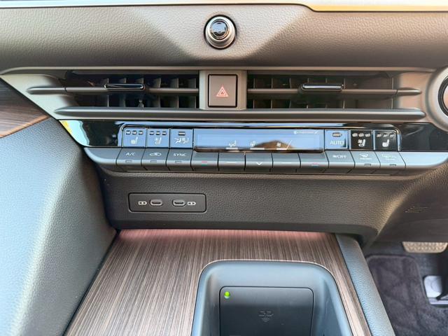 クラウン Ｚ　／パノラマルーフ／デジタルインナーミラー／アドバンスドライブ／ＨＵＤ／ＢＳＭ／衝突軽減／レーダークルーズ／レーンキープ／コーナーセンサー／全周囲カメラ／シートヒータ・エアコン／パワーバックドア／ＥＴＣ（57枚目）