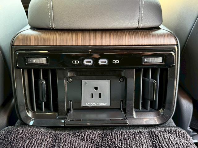 クラウン Ｚ　／パノラマルーフ／デジタルインナーミラー／アドバンスドライブ／ＨＵＤ／ＢＳＭ／衝突軽減／レーダークルーズ／レーンキープ／コーナーセンサー／全周囲カメラ／シートヒータ・エアコン／パワーバックドア／ＥＴＣ（67枚目）