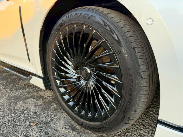 クラウン Ｚ／モデリスタ　／デジタルインナーミラー／パノラマルーフ／ＨＵＤ／ＢＳＭ／アドバンスドライブ／衝突軽減／レーダークルーズ／レーンキープ／コーナーセンサー／全周囲カメラ／パワーバックドア／シートヒータ・エアコン／ＥＴＣ（18枚目）