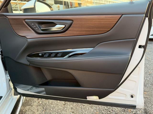 クラウン Ｚ／モデリスタ　／デジタルインナーミラー／パノラマルーフ／ＨＵＤ／ＢＳＭ／アドバンスドライブ／衝突軽減／レーダークルーズ／レーンキープ／コーナーセンサー／全周囲カメラ／パワーバックドア／シートヒータ・エアコン／ＥＴＣ（31枚目）