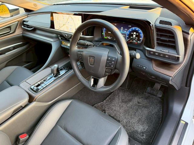 クラウン Ｚ／モデリスタ　／デジタルインナーミラー／パノラマルーフ／ＨＵＤ／ＢＳＭ／アドバンスドライブ／衝突軽減／レーダークルーズ／レーンキープ／コーナーセンサー／全周囲カメラ／パワーバックドア／シートヒータ・エアコン／ＥＴＣ（42枚目）