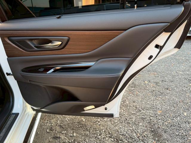 クラウン Ｚ／モデリスタ　／デジタルインナーミラー／パノラマルーフ／ＨＵＤ／ＢＳＭ／アドバンスドライブ／衝突軽減／レーダークルーズ／レーンキープ／コーナーセンサー／全周囲カメラ／パワーバックドア／シートヒータ・エアコン／ＥＴＣ（65枚目）