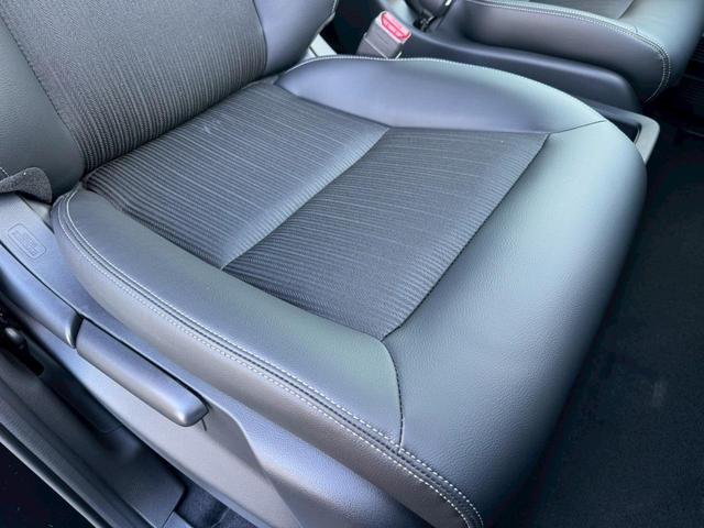 ステップワゴン ｅ：ＨＥＶスパーダ／登録済未使用車　／衝突軽減／レーダークルーズ／レーンキープ／両側パワースライドドア／コーナーセンサー／シートヒーター／パワーバックドア／ハーフレザーシート／オートライト／プッシュスタート／ＵＳＢ接続（32枚目）