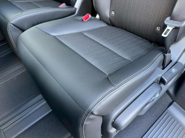 ステップワゴン ｅ：ＨＥＶスパーダ／登録済未使用車　／衝突軽減／レーダークルーズ／レーンキープ／両側パワースライドドア／コーナーセンサー／シートヒーター／パワーバックドア／ハーフレザーシート／オートライト／プッシュスタート／ＵＳＢ接続（67枚目）