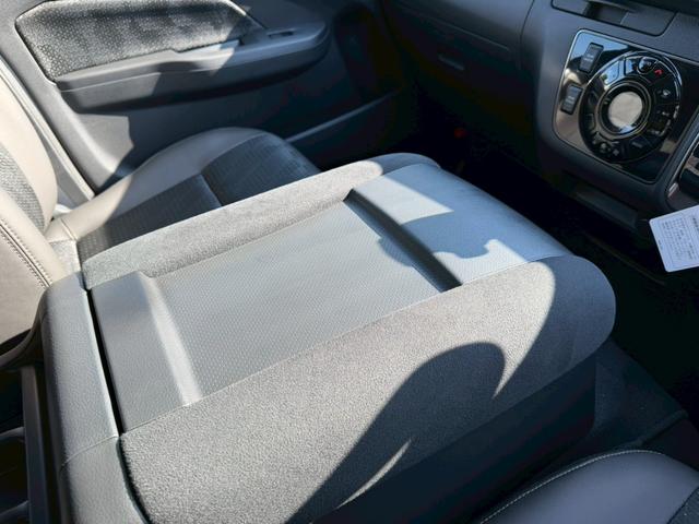 キャラバン ロンググランドプレミアムGX /登録済未使用車/デジタルインナーミラー/コーナーセンサー/全周囲カメラ/片側パワースライドドア/ハーフレザーシート/オートライト/プッシュスタート/ディーゼルターボ(49枚目)