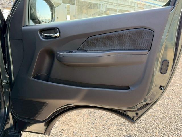 キャラバン ロンググランドプレミアムGX ディーゼルターボ/登録済未使用車/デジタルインナーミラー/コーナーセンサー/全周囲カメラ/片側パワースライドドア/ハーフレザーシート/オートライト/プッシュスタート(32枚目)