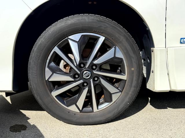 セレナ ｅ－パワー　ハイウェイスター　プロパイロット　全方位モニター付純正９インチフルセグナビ　ブルーレイ対応　純正リヤモニター　ＥＴＣ　ナビ連動ドライブレコーダー　両側電動スライドドア　サブウーファ　１６インチＡＷ　ワンオーナー（12枚目）