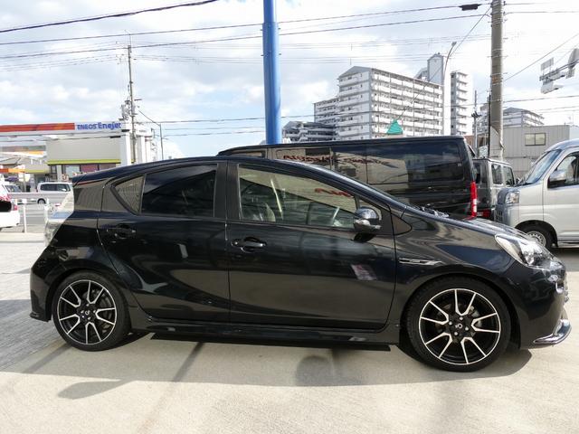 アクア Ｇ　Ｇ’ｓ　パナソニック製フルセグナビ　ＤＶＤ再生　ＨＤＭＩ入力対応　ＥＴＣ　バックカメラ　１７インチＡＷ　ウィンカー付電動格納式ドアミラー　オートＡＣ　専用コンビレザーシート　キーレスキー　ワンオーナー（4枚目）