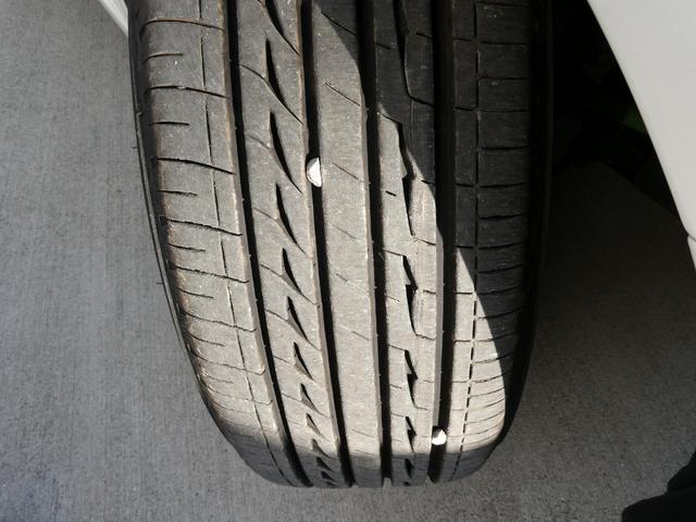 マークＸ ３００Ｇプレミアム　ＴＺ製ドライブレコーダー　ＥＴＣ　プッシュスタート　運転席助手席パワーシート　木目ハンドル　純正１６インチＡＷ　電動格納式ドアミラー　ルーフイルミネーション　スカッフプレート　禁煙ワンオーナー（16枚目）