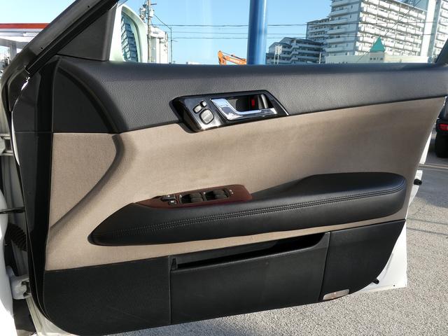 マークＸ ３００Ｇプレミアム　ＴＺ製ドライブレコーダー　ＥＴＣ　プッシュスタート　運転席助手席パワーシート　木目ハンドル　純正１６インチＡＷ　電動格納式ドアミラー　ルーフイルミネーション　スカッフプレート　禁煙ワンオーナー（31枚目）