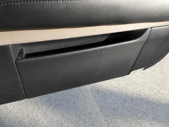 マークＸ ３００Ｇプレミアム　ＴＺ製ドライブレコーダー　ＥＴＣ　プッシュスタート　運転席助手席パワーシート　木目ハンドル　純正１６インチＡＷ　電動格納式ドアミラー　ルーフイルミネーション　スカッフプレート　禁煙ワンオーナー（32枚目）