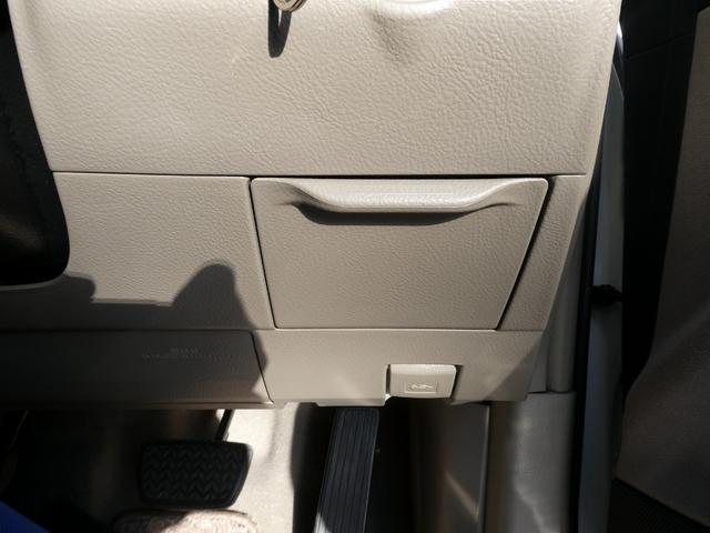 マークＸ ３００Ｇプレミアム　ＴＺ製ドライブレコーダー　ＥＴＣ　プッシュスタート　運転席助手席パワーシート　木目ハンドル　純正１６インチＡＷ　電動格納式ドアミラー　ルーフイルミネーション　スカッフプレート　禁煙ワンオーナー（46枚目）