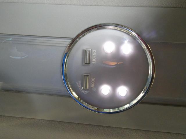 マークＸ ３００Ｇプレミアム　ＴＺ製ドライブレコーダー　ＥＴＣ　プッシュスタート　運転席助手席パワーシート　木目ハンドル　純正１６インチＡＷ　電動格納式ドアミラー　ルーフイルミネーション　スカッフプレート　禁煙ワンオーナー（59枚目）