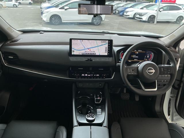 エクストレイル G e-4ORCE 4WD ナッパレザー パノラミックルーフ 衝突被害軽減ブレーキ 踏み間違い防止アシスト BОSEスピーカー ガラスルーフ 試乗車 パークアシスト LED スマートキー レーダークルーズ LKA ETC 4WD メモリーナビ ドライブレコーダー(4枚目)