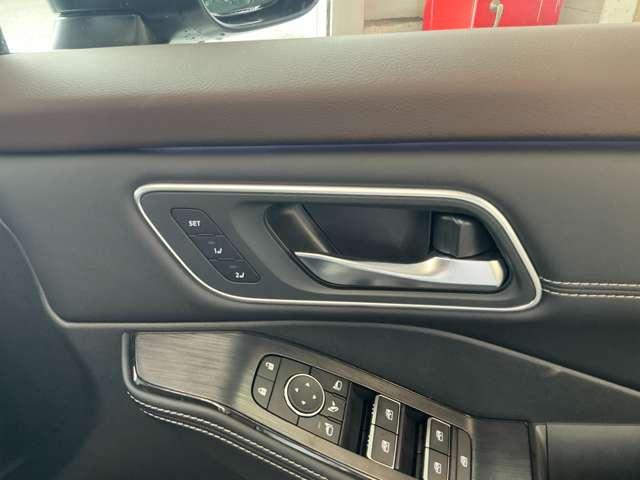 エクストレイル G e-4ORCE 4WD ナッパレザー パノラミックルーフ 衝突被害軽減ブレーキ 踏み間違い防止アシスト BОSEスピーカー ガラスルーフ 試乗車 パークアシスト LED スマートキー レーダークルーズ LKA ETC 4WD メモリーナビ ドライブレコーダー(10枚目)