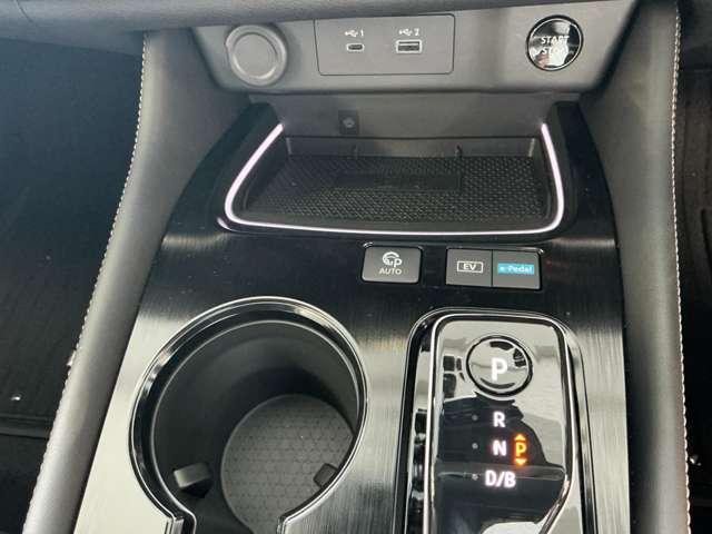 エクストレイル G e-4ORCE 4WD ナッパレザー パノラミックルーフ 衝突被害軽減ブレーキ 踏み間違い防止アシスト BОSEスピーカー ガラスルーフ 試乗車 パークアシスト LED スマートキー レーダークルーズ LKA ETC 4WD メモリーナビ ドライブレコーダー(16枚目)