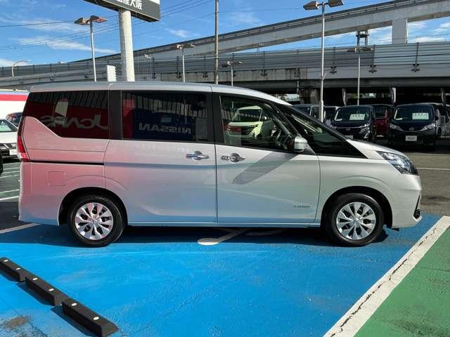 セレナ ２．０　ＸＶ　純正ドライブレコーダー　バックカメラ　オートクルーズ　ＥＴＣ車載器　レーンキープ　ワンオーナー車　インテリキー　バックカメラ　ドラレコ　パワーウインドウ　ナビＴＶ　エアコン　ＡＢＳ　エアバッグ　メモリーナビ　キーレス　アイドリングＳ（20枚目）