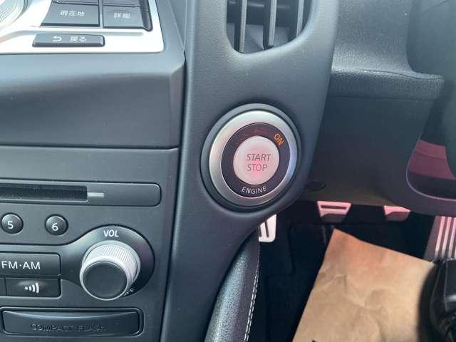 プッシュスターターが付いているのでエンジン始動がワンプッシュで。！！