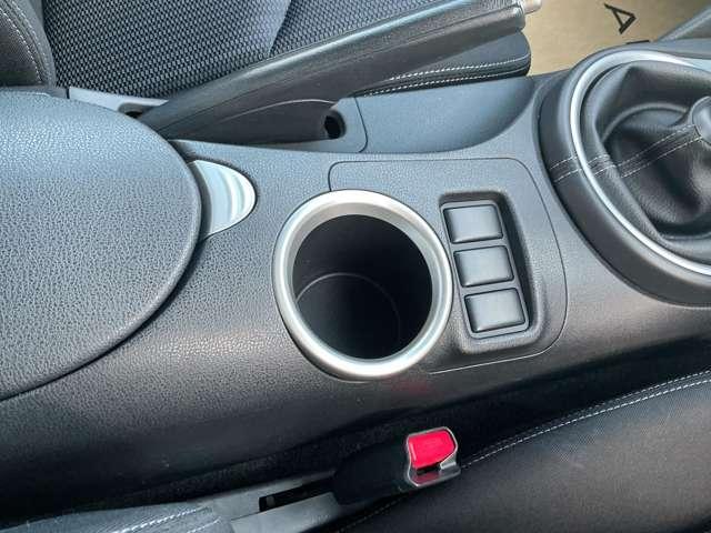 カップホルダー（センターコンソール部１個）が付いています。！！
