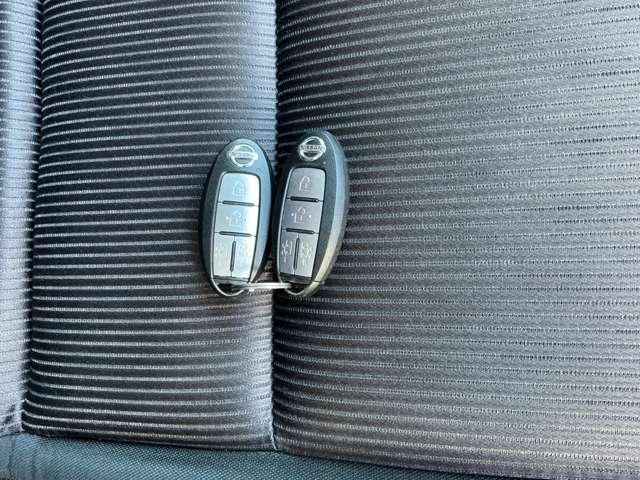 セレナ ハイウェイスターＶセレクション２　アラウンドビューモニター　バックモニタ　全周囲モニタ　アイスト　インテリキー　ＬＥＤライト　ＥＴＣ車載器　オートクルーズコントロール　サイドエアバッグ　ドライブレコーダー　メモリ－ナビ　アルミ　ＴＶナビ　エアバック　ＡＢＳ（17枚目）