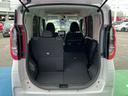 リヤシートは５：５の分割可倒式を採用しておりますので、乗車人数やお荷物の量に合わせてシートアレンジが可能です。