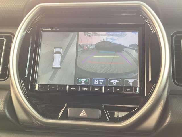 �ԗ��̑O�㍶�E�ɂ���S�̃J�������������邱�ƂŁA�܂�ł����g�̃N���}���󂩂猩�Ă���悤�Ș��Ղł̉f�����f���o���Ă���܂��B�o�b�N�����������̂��ƁA�O�i���Ɏ��E�̈��������_�ł����ɗ����܂��ˁB