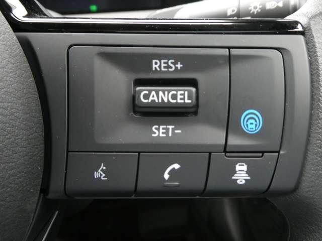 ノート １．２　Ｘ　試乗車アップ車両　元社用車　リアカメラ　衝突被害軽減ブレ－キ　全方位カメラ　ＥＴＣ付　ＬＥＤヘッドライト　レーダークルーズ　レーンアシスト　インテリジェントキー　ワンオーナー　盗難防止システム　ワンセグＴＶ　ＴＶナビ　試乗車ＵＰ（3枚目）