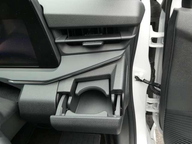 ノート １．２　Ｘ　試乗車アップ車両　元社用車　リアカメラ　衝突被害軽減ブレ－キ　全方位カメラ　ＥＴＣ付　ＬＥＤヘッドライト　レーダークルーズ　レーンアシスト　インテリジェントキー　ワンオーナー　盗難防止システム　ワンセグＴＶ　ＴＶナビ　試乗車ＵＰ（14枚目）