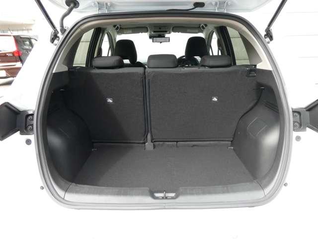 ノート １．２　Ｘ　試乗車アップ車両　元社用車　リアカメラ　衝突被害軽減ブレ－キ　全方位カメラ　ＥＴＣ付　ＬＥＤヘッドライト　レーダークルーズ　レーンアシスト　インテリジェントキー　ワンオーナー　盗難防止システム　ワンセグＴＶ　ＴＶナビ　試乗車ＵＰ（19枚目）