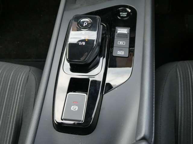 ノート 1.2 X 試乗車アップ車両 元社用車 リアカメラ 衝突被害軽減ブレ-キ 全方位カメラ ETC付 LEDヘッドライト レーダークルーズ レーンアシスト インテリジェントキー ワンオーナー 盗難防止システム ワンセグTV TVナビ 試乗車UP(10枚目)