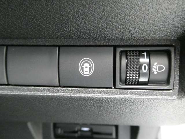 ノート １．２　Ｘ　試乗車アップ車両　元社用車　リアカメラ　衝突被害軽減ブレ－キ　ＥＴＣ付　ＬＥＤヘッドライト　レーダークルーズ　レーンアシスト　インテリジェントキー　ワンオーナー　ドラレコ　盗難防止システム　ワンセグＴＶ　ＴＶナビ　メモリーナビ（11枚目）