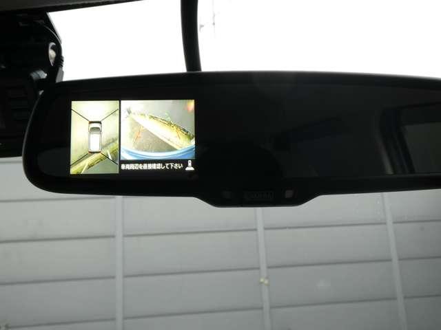 ���[���~���[�̕Ћ��ɃA���E���h�r���[���j�^�[�̉f�����f��������܂���