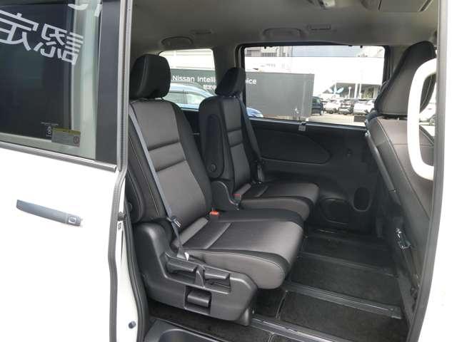 セレナ １．２　ｅ－ＰＯＷＥＲ　ハイウェイスター　Ｖ　ワンオーナー　３６０°カメラ　エマジェンシーブレーキ　１オナ　スマキー　バックカメラ　ＬＥＤ　レーンアシスト　点検記録簿付　ＥＴＣ　ドラレコ　イモビ　サイドカーテンエアバック　フルオートエアコン　アルミホイール（17枚目）