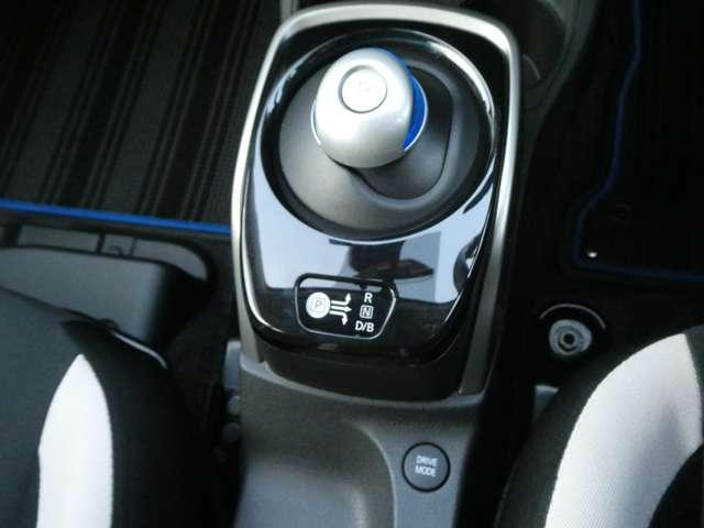 ノート 1.2 e-POWER X ワンオーナー 360°カメラ 記録簿付 Rカメラ 運転席助手席エアバック レーンキープ AUTOエアコン 1オーナー 盗難防止システム ナビTV サイドカメラ 運転席エアバッグ キーレスエントリー LEDヘッド(13枚目)