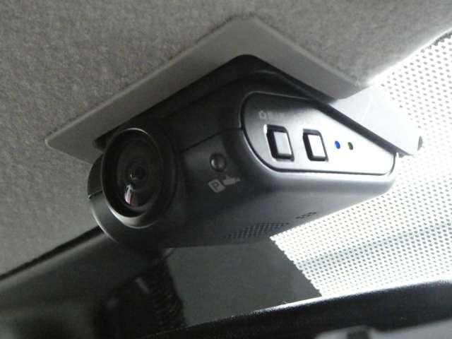 �h�����R�I�Ԏ����J�����ɂ��ԓ�����юԑ��ʂ̎B�e�L�^�����Ԏ��̈��S�����߂�ƂƂ��ɁA���s���̕��񂹑΍�����B�e�i�����K���X�z���j�ɂ��Ή����Ă��܂��B���Ԓ��̂�������ⓐ��h�~�ɖ𗧂��܂��B