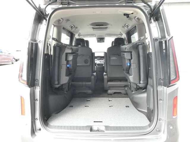 �T�[�h�V�[�g�𒵂ˏグ��ƁA�傫�ȉו����ڂ����傫�ȋ�ԂɁB