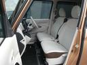 お連れ様の乗り降りも開放感のあるドアで楽チンです。ゆったりとおくつろぎ下さい。当店の展示車にはビニールを被せ展示しておりますので、清潔です。