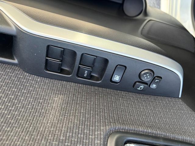 デリカＤ：２ ハイブリッドＭＺ　全方位カメラパッケージ　ドライブレコーダー　全周囲カメラ　ナビ　ＴＶ　両側電動スライドドア　クリアランスソナー　オートクルーズコントロール　レーンアシスト　衝突被害軽減システム　アルミホイール　オートライト　ＨＩＤ（12枚目）