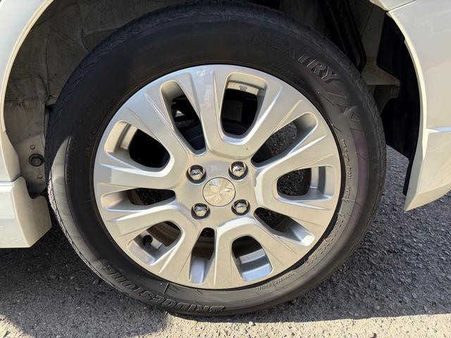 デリカＤ：２ ハイブリッドＭＺ　全方位カメラパッケージ　ドライブレコーダー　全周囲カメラ　ナビ　ＴＶ　両側電動スライドドア　クリアランスソナー　オートクルーズコントロール　レーンアシスト　衝突被害軽減システム　アルミホイール　オートライト　ＨＩＤ（20枚目）