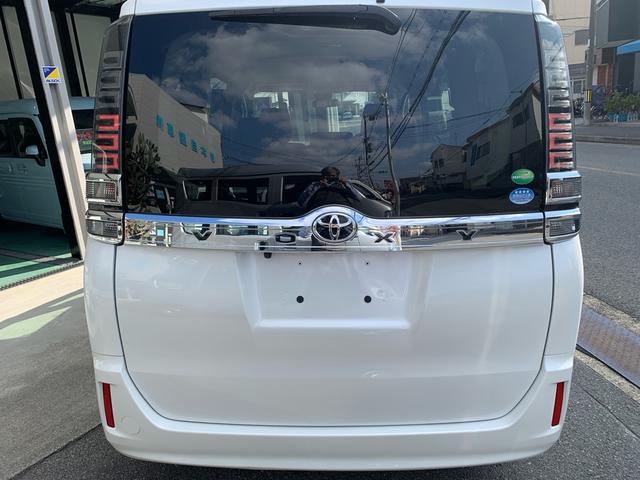 ヴォクシー X 後期 スマートキー 両側電動スライドドア LED 純正9インチナビ バックカメラ 8人(12枚目)