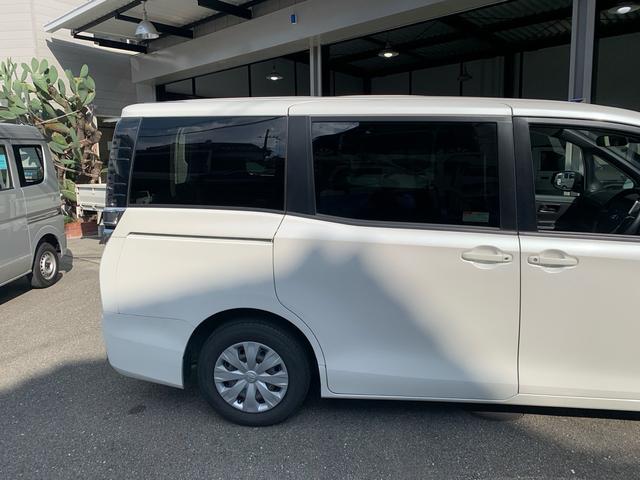 ヴォクシー X 後期 スマートキー 両側電動スライドドア LED 純正9インチナビ バックカメラ 8人(16枚目)