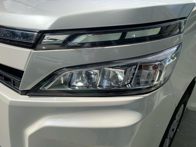 ヴォクシー X 後期 スマートキー 両側電動スライドドア LED 純正9インチナビ バックカメラ 8人(18枚目)