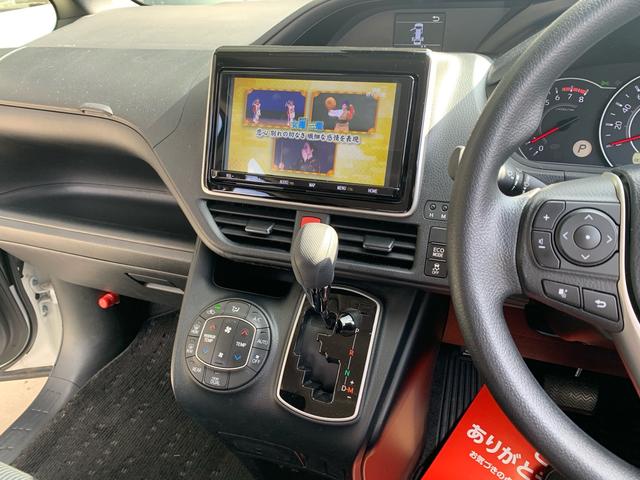 ヴォクシー X 後期 スマートキー 両側電動スライドドア LED 純正9インチナビ バックカメラ 8人(24枚目)