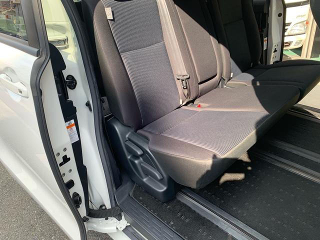 ヴォクシー X 後期 スマートキー 両側電動スライドドア LED 純正9インチナビ バックカメラ 8人(31枚目)