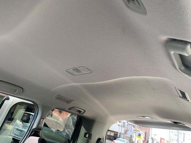 ヴォクシー X 後期 スマートキー 両側電動スライドドア LED 純正9インチナビ バックカメラ 8人(35枚目)