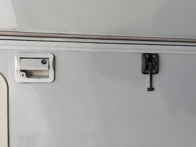 バネットトラック 　クレソン　２ＷＤ　キャンピングカー　リン酸鉄バッテリー　走行充電モニター　２０００Ｗインバーター　　ソーラーパネル　ＦＦヒーター　外部電源　ＥＴＣ　サブバッテリー　冷蔵庫　スタッドレスタイヤ（12枚目）