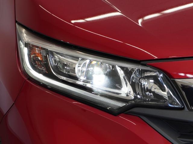 フリードハイブリッド ハイブリッド・クロスターホンダセンシング　１年保証　９インチナビ　フルセグ　Ｒカメラ　ＬＥＤヘッドライト＋アクティブコーナリングライト　センターテーブル　オートリトラミラー　Ｃパッケージ　オートライト　リア両側パワースライドドア（12枚目）
