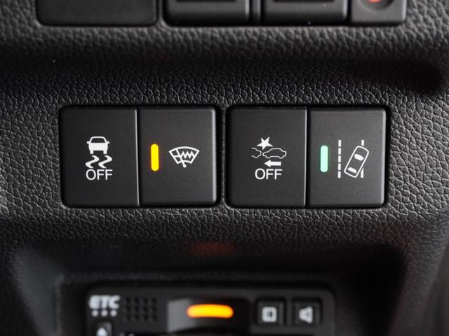 フリードハイブリッド ハイブリッド・クロスターホンダセンシング　１年保証　９インチナビ　フルセグ　Ｒカメラ　ＬＥＤヘッドライト＋アクティブコーナリングライト　センターテーブル　オートリトラミラー　Ｃパッケージ　オートライト　リア両側パワースライドドア（31枚目）