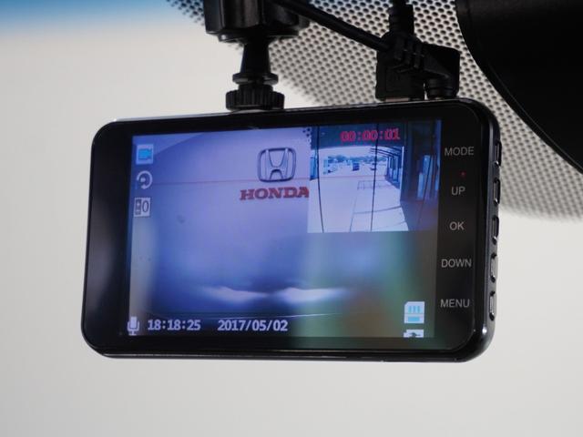ステップワゴンスパーダ スパーダホンダセンシング　９インチナビ　リアカメラ　フリップダウンモニター　わくわくゲート　２列目６：４分割ベンチシート（７人乗り）　１６ＡＷ　ＬＥＤヘッドライト　フルセグ　オートライト　パドルシフト　前後ドラレコ（6枚目）