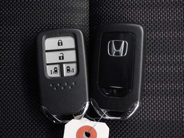 フリード Ｇ・ホンダセンシング　１年保証　７インチナビ　リアカメラ　後席フリップダウンモニター　２列目ベンチシート（７人乗り）　リア両側パワースライドドア　ＬＥＤヘッドライト＋アクティブコーナーリングライト　センターテーブル（18枚目）